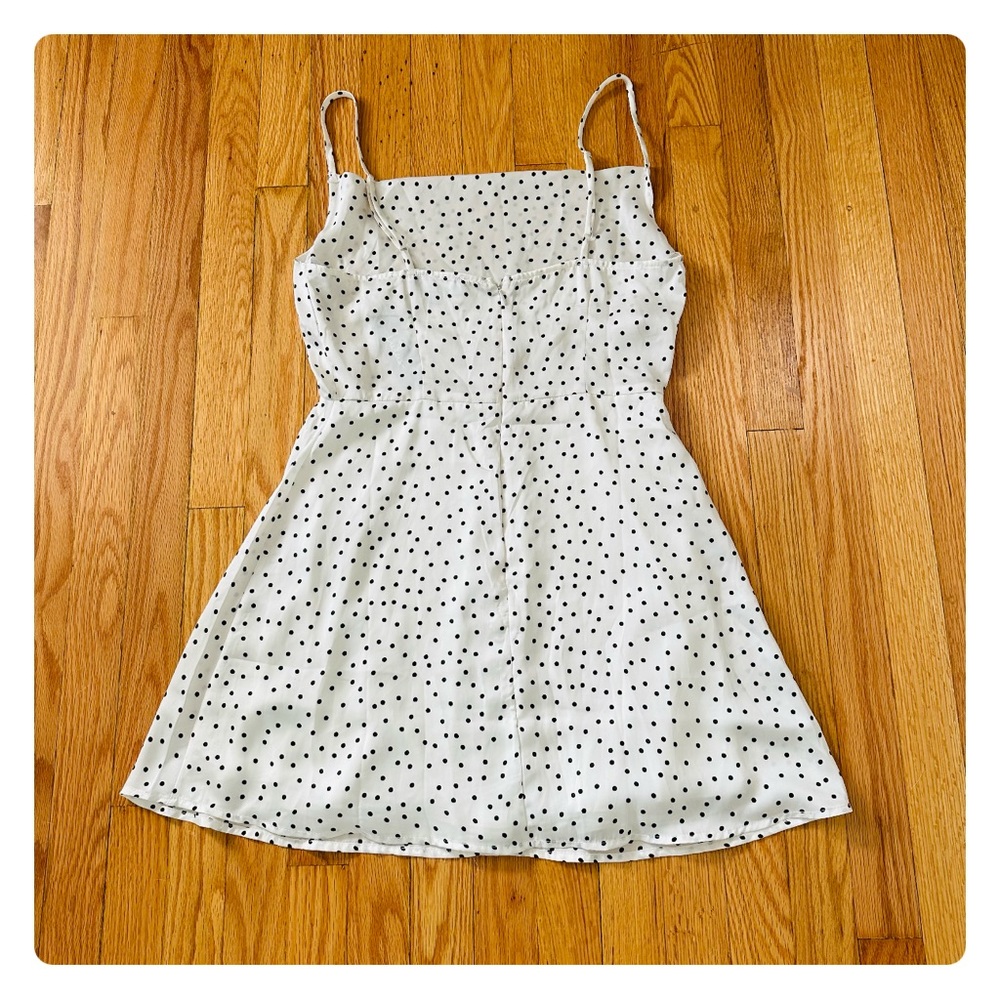β
NWT Luluβs Spot in My Heart Polka Dot Satin Spring Wedding Guest Mini Dress β
- Picture 6 of 17